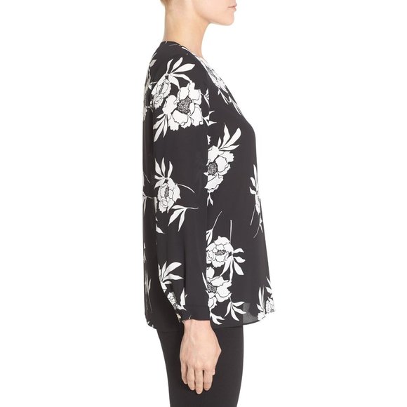 NWT Petite XXS Vince Camuto Floral V-Neck Blouse - Picture 2 of 5